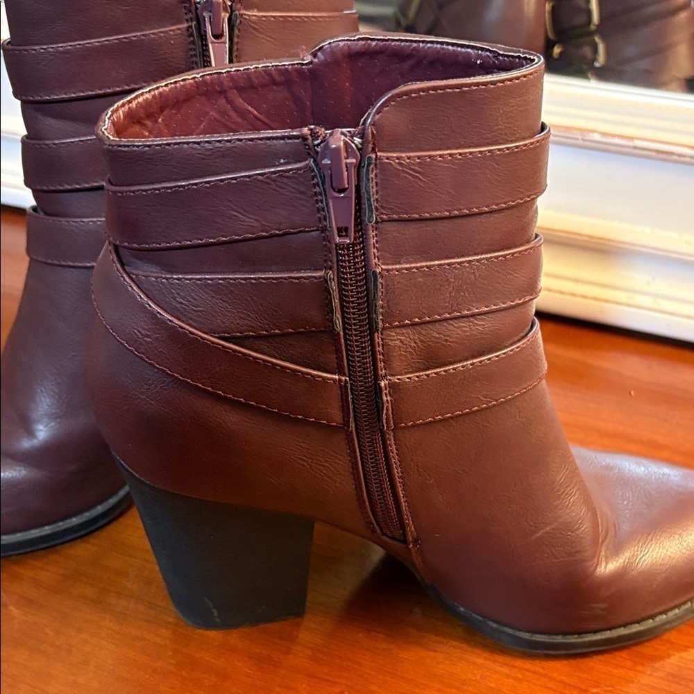 Women's Burgundy Ankle Boots Size 8.5 - Picture 2 of 7